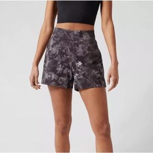 Athleta Brooklyn Lumen Floral Black Printed Shorts Women’s Size 12